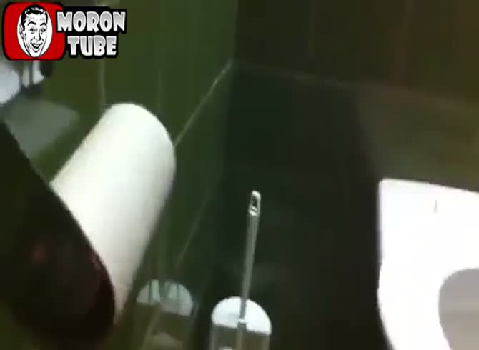 Video :While confined to the restroom, he accomplishes a remarkable accomplishment